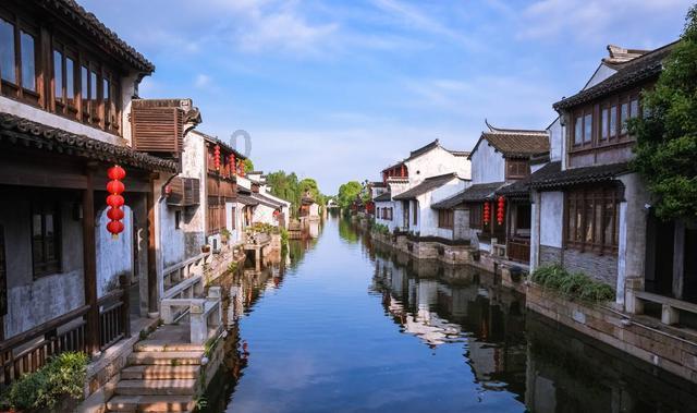 解疑问答平台我们公司新出了一台规定,公司任何一个员工迟到就要全公司每人罚款三十元,这样做合法吗?能告吗?,专业满足您的问题需求
